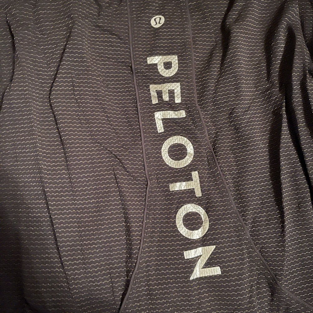 Lululemon peloton workout shirt size 6